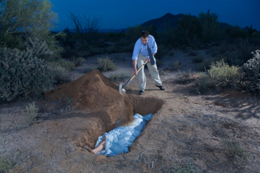 [SAGAT] feedback on ottoke in old edmw 200563630-003-man-burying-body-in-shallow-grave-in-gettyimages